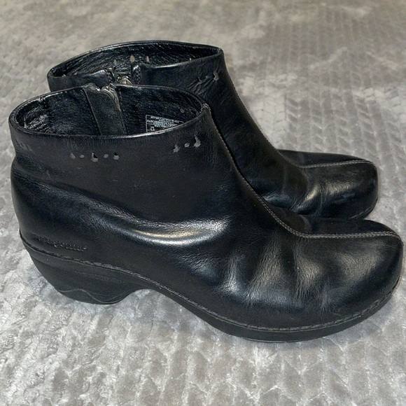 Patagonia Better Clog Ankle Boot Black Leather Zip Woman’s. Size 8.5. Leather. - Picture 1 of 11